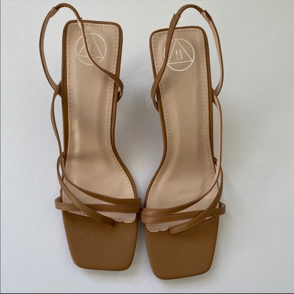 Natural square toe heel - Picture 2 of 3